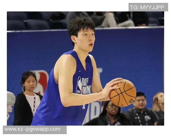 杨瀚森连续三场未能上场比赛仍在替补席上等待机会